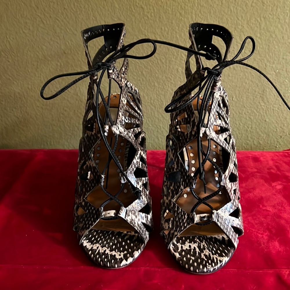 Lace up shoetie